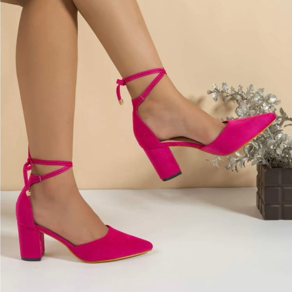 Strappy pumps with block heel